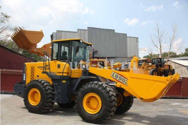 Карьерный  фронтальный погрузчик Lq 956 / Lq 953
